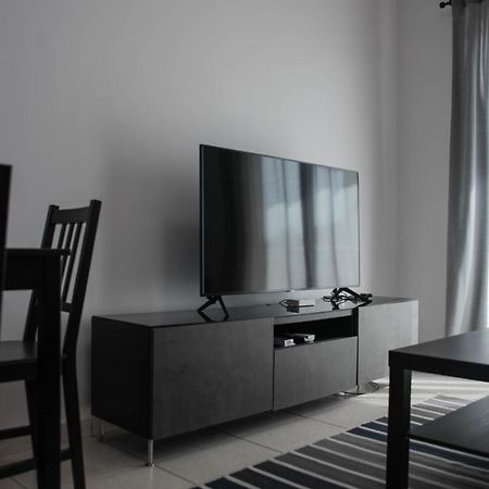 Renovated One Bedroom Apartment In Paphos With Pool Luaran gambar