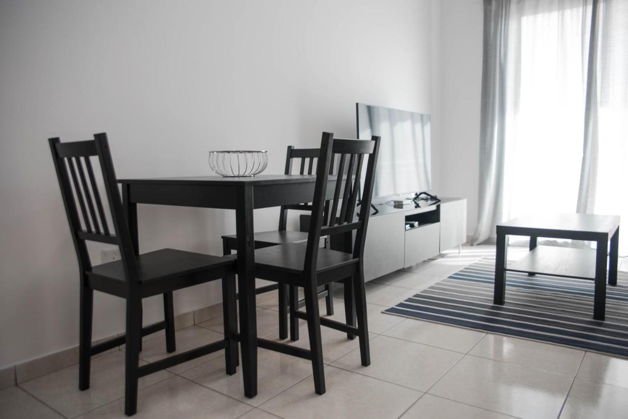 Renovated One Bedroom Apartment In Paphos With Pool Luaran gambar