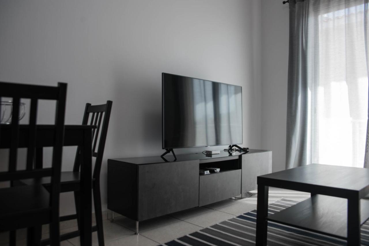 Renovated One Bedroom Apartment In Paphos With Pool Luaran gambar