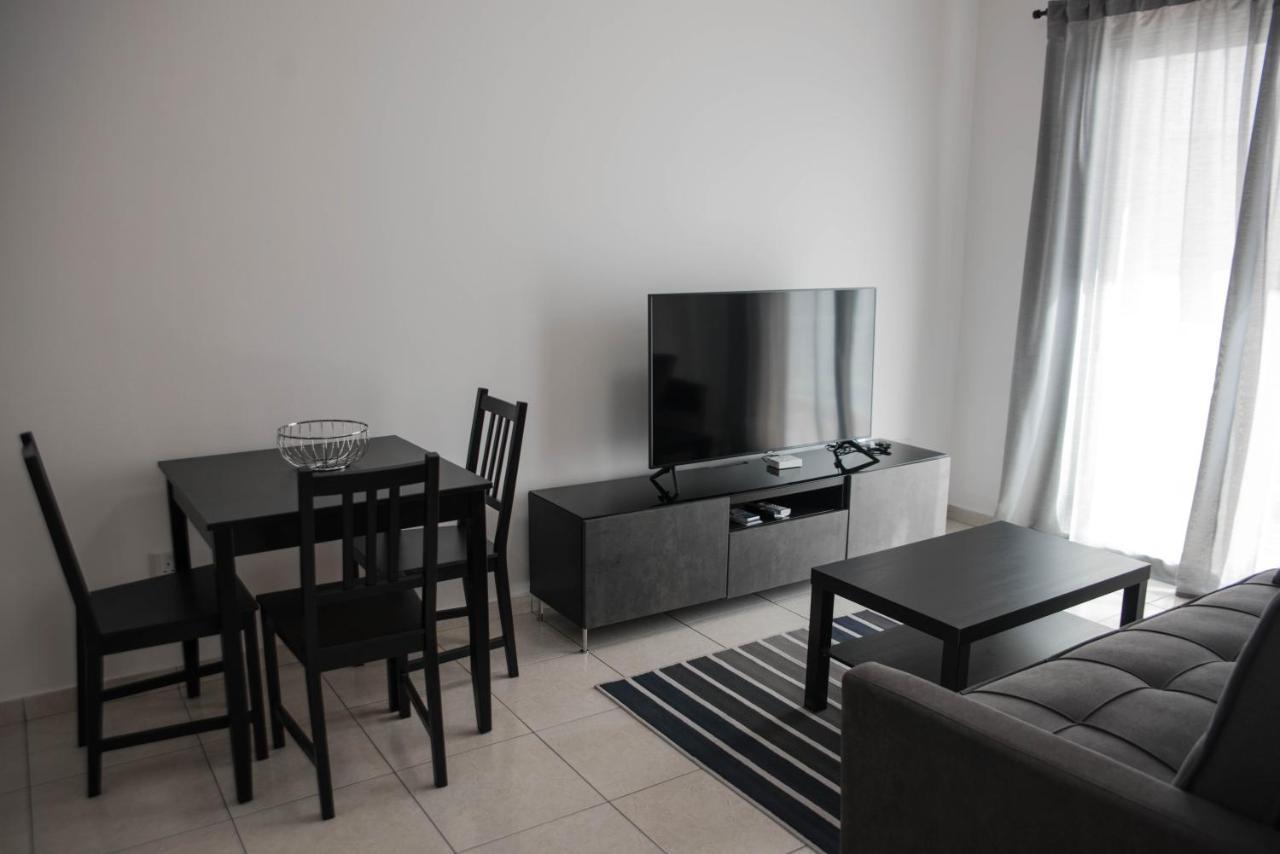 Renovated One Bedroom Apartment In Paphos With Pool Luaran gambar