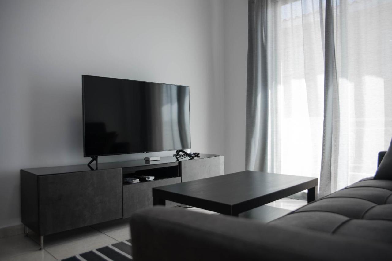 Renovated One Bedroom Apartment In Paphos With Pool Luaran gambar