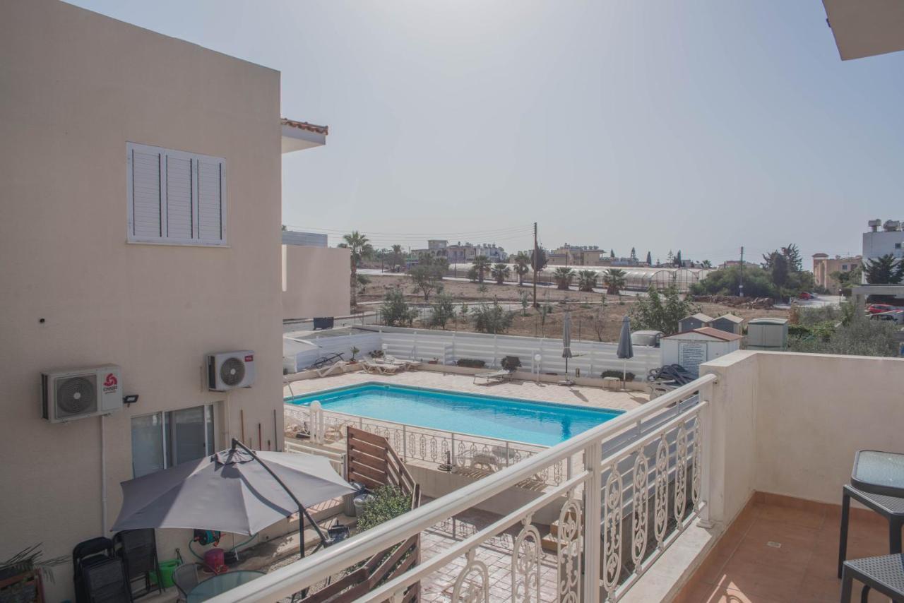 Renovated One Bedroom Apartment In Paphos With Pool Luaran gambar