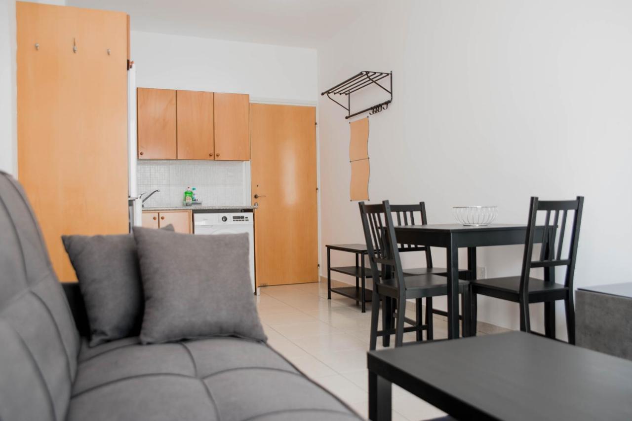 Renovated One Bedroom Apartment In Paphos With Pool Luaran gambar