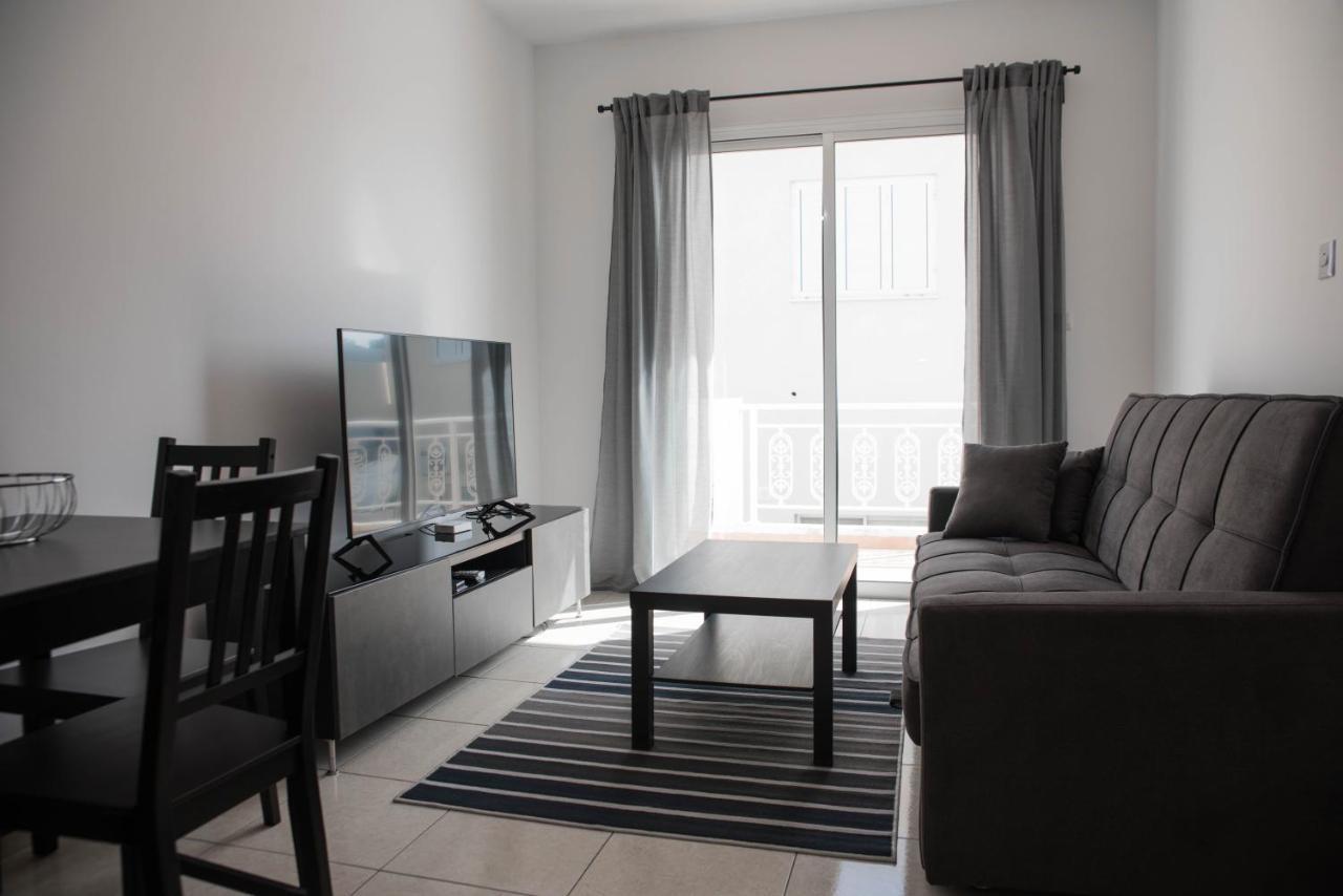 Renovated One Bedroom Apartment In Paphos With Pool Luaran gambar