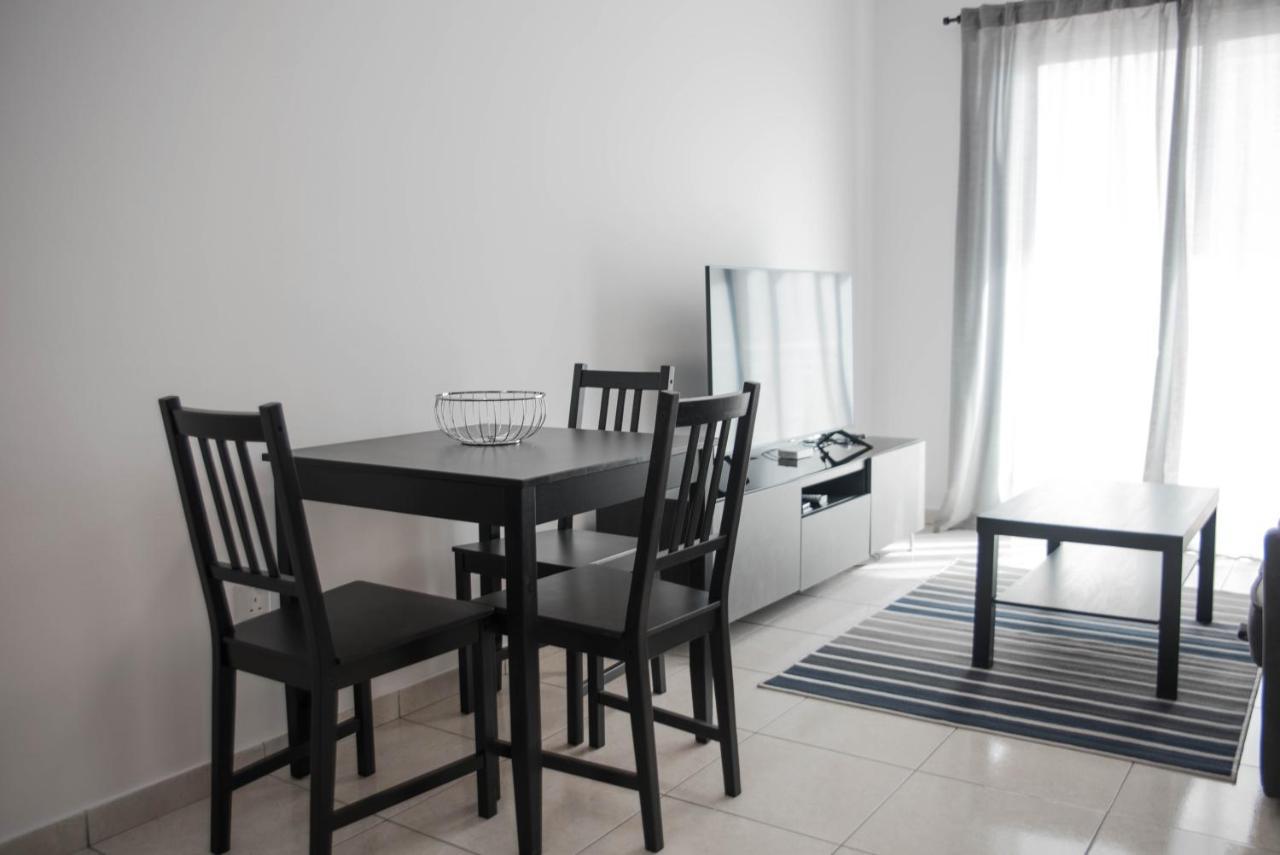 Renovated One Bedroom Apartment In Paphos With Pool Luaran gambar