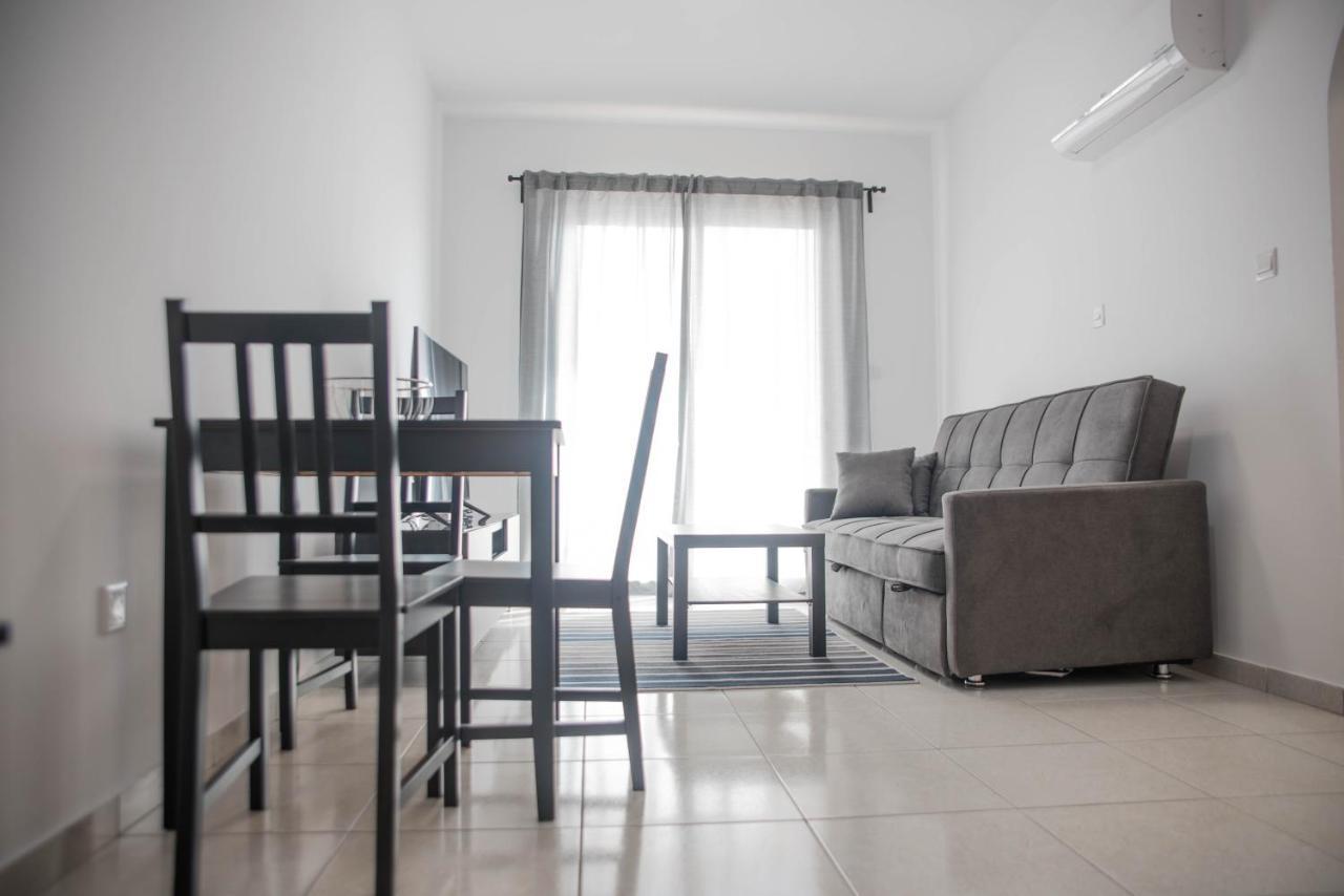 Renovated One Bedroom Apartment In Paphos With Pool Luaran gambar