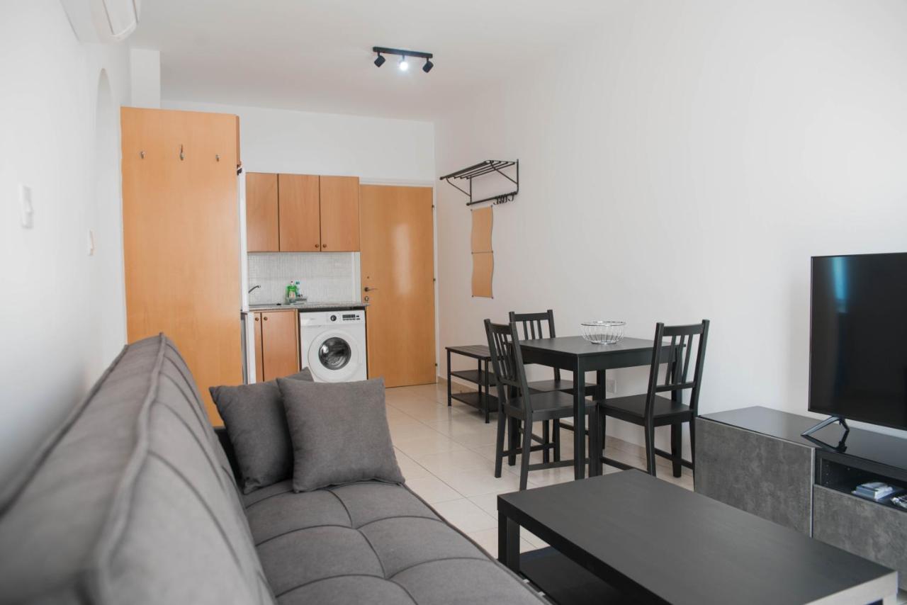 Renovated One Bedroom Apartment In Paphos With Pool Luaran gambar