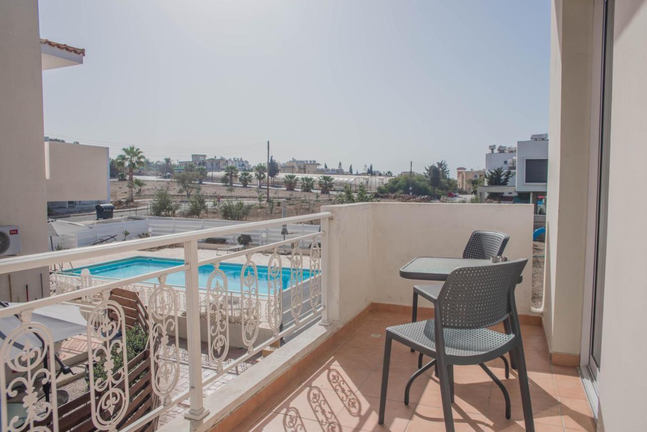 Renovated One Bedroom Apartment In Paphos With Pool Luaran gambar